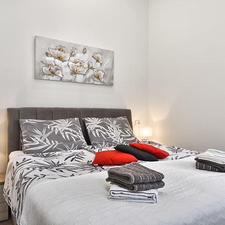 Apartment 20M From Arena Pula Zewnętrze zdjęcie