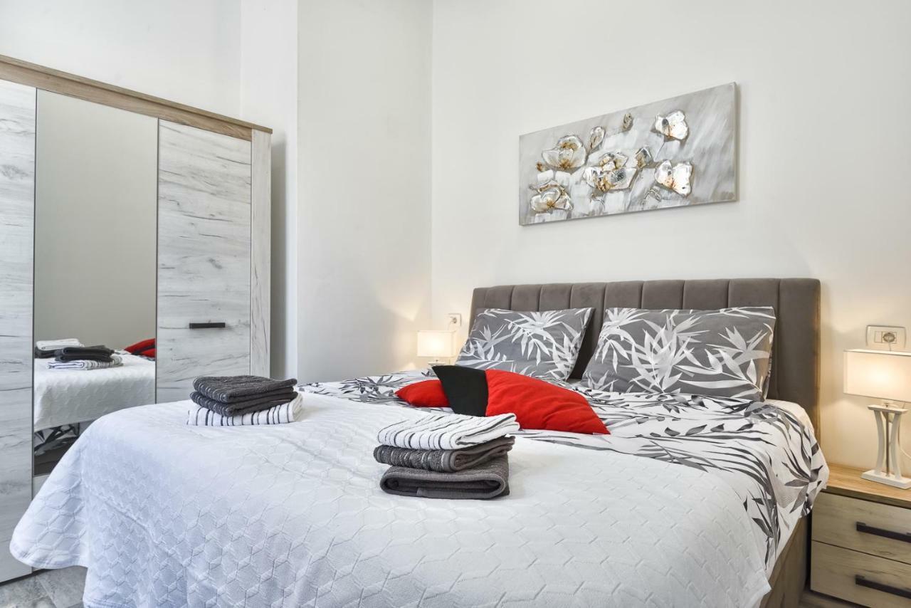 Apartment 20M From Arena Pula Zewnętrze zdjęcie
