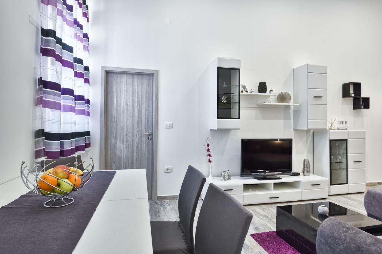 Apartment 20M From Arena Pula Zewnętrze zdjęcie