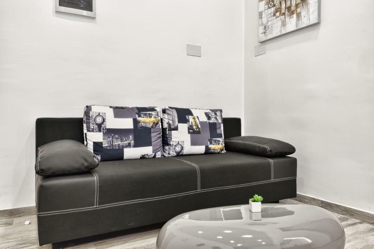 Apartment 20M From Arena Pula Zewnętrze zdjęcie