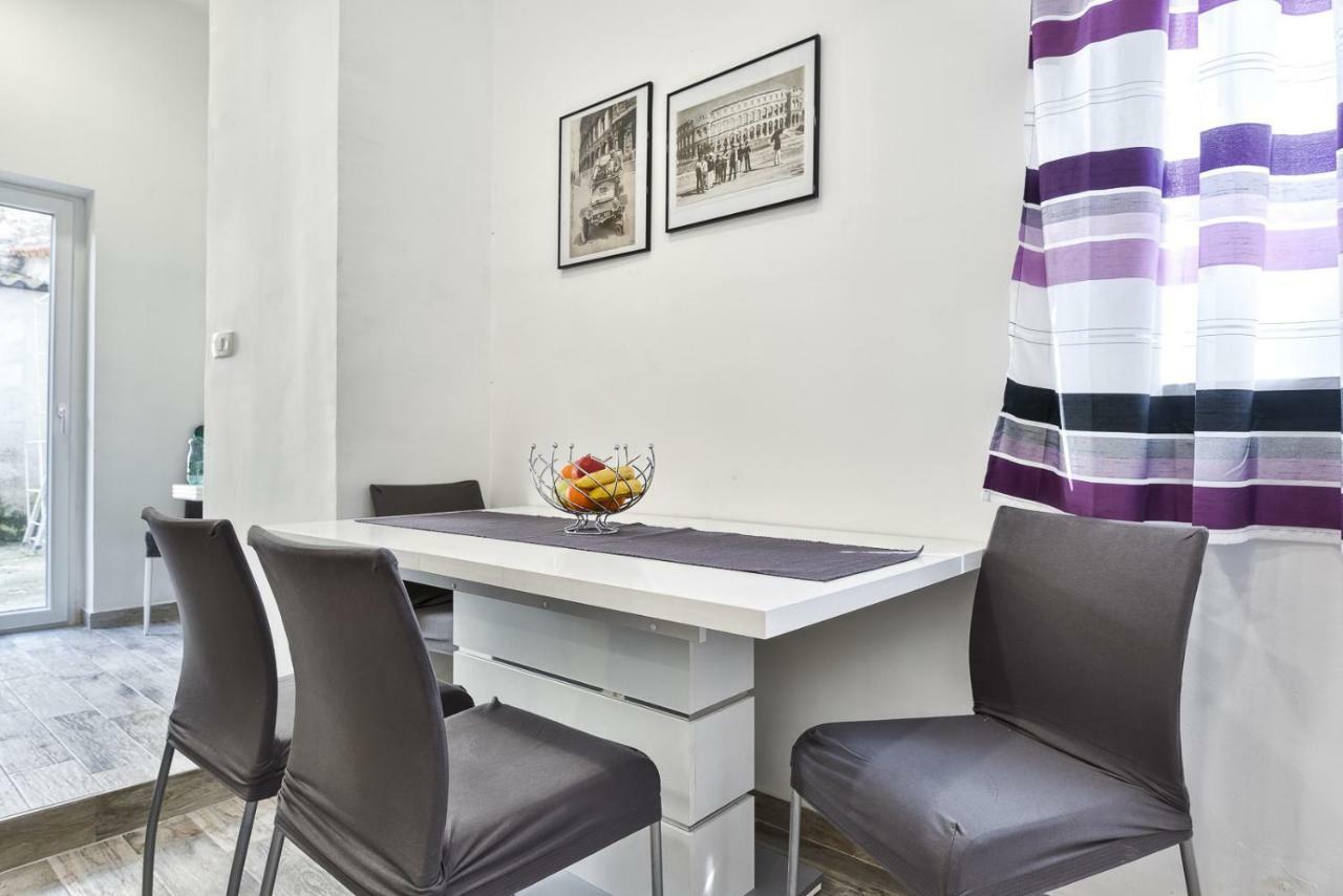 Apartment 20M From Arena Pula Zewnętrze zdjęcie
