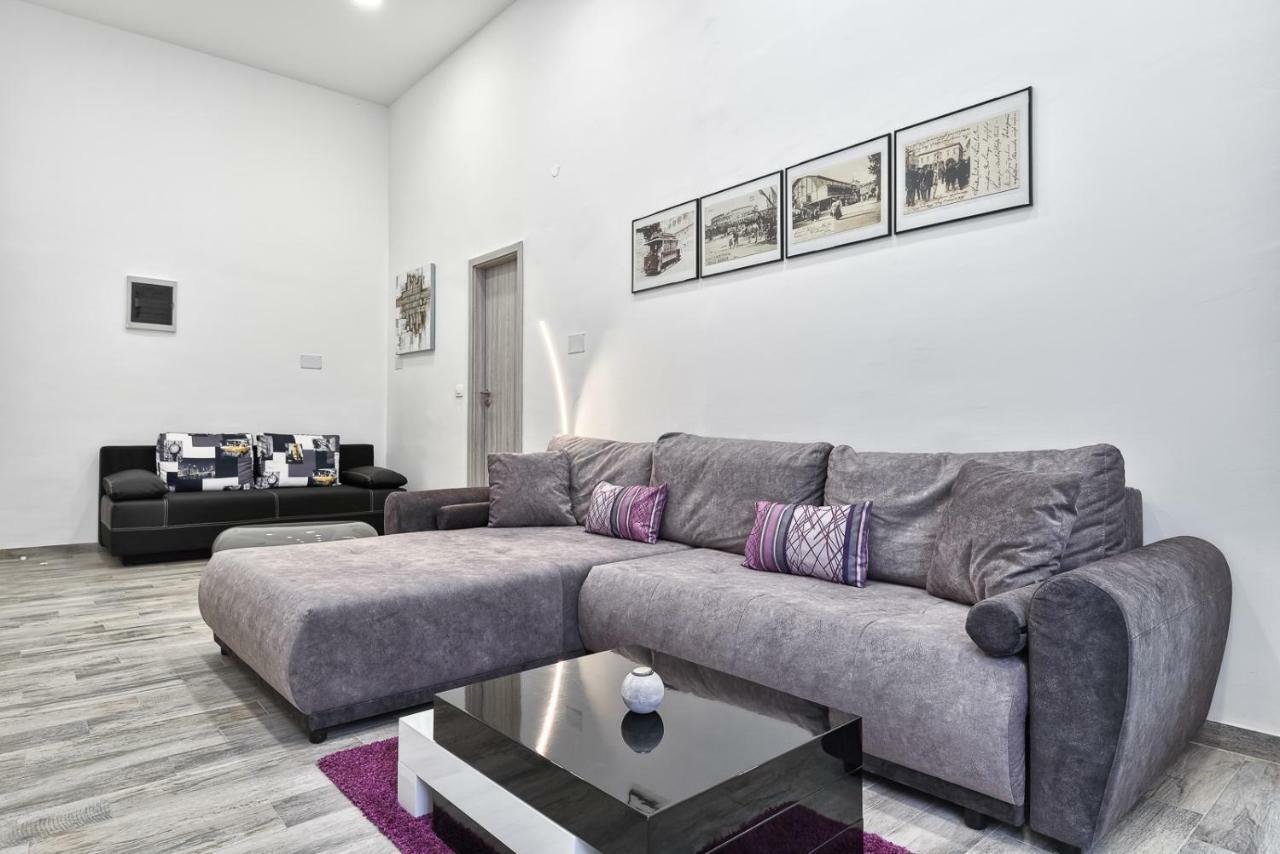 Apartment 20M From Arena Pula Zewnętrze zdjęcie