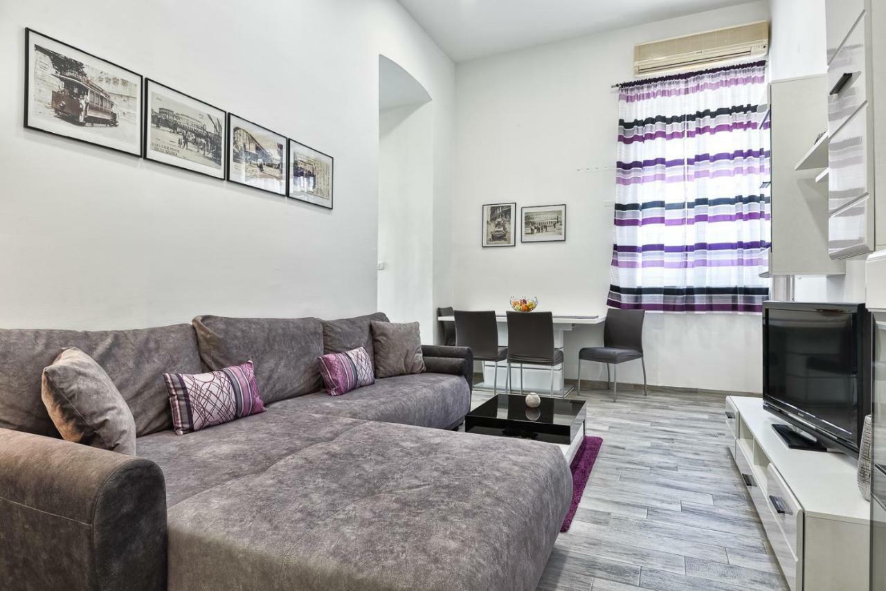 Apartment 20M From Arena Pula Zewnętrze zdjęcie