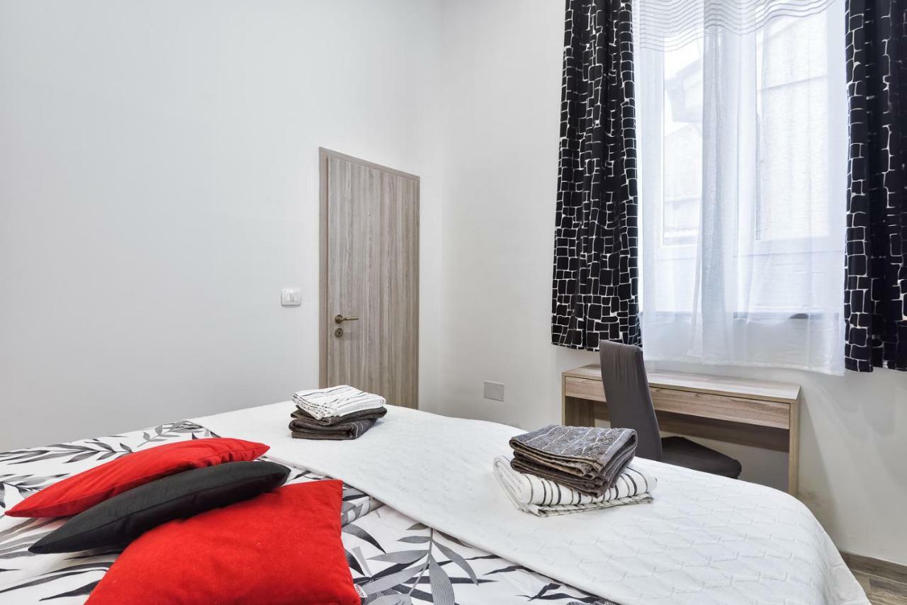 Apartment 20M From Arena Pula Zewnętrze zdjęcie